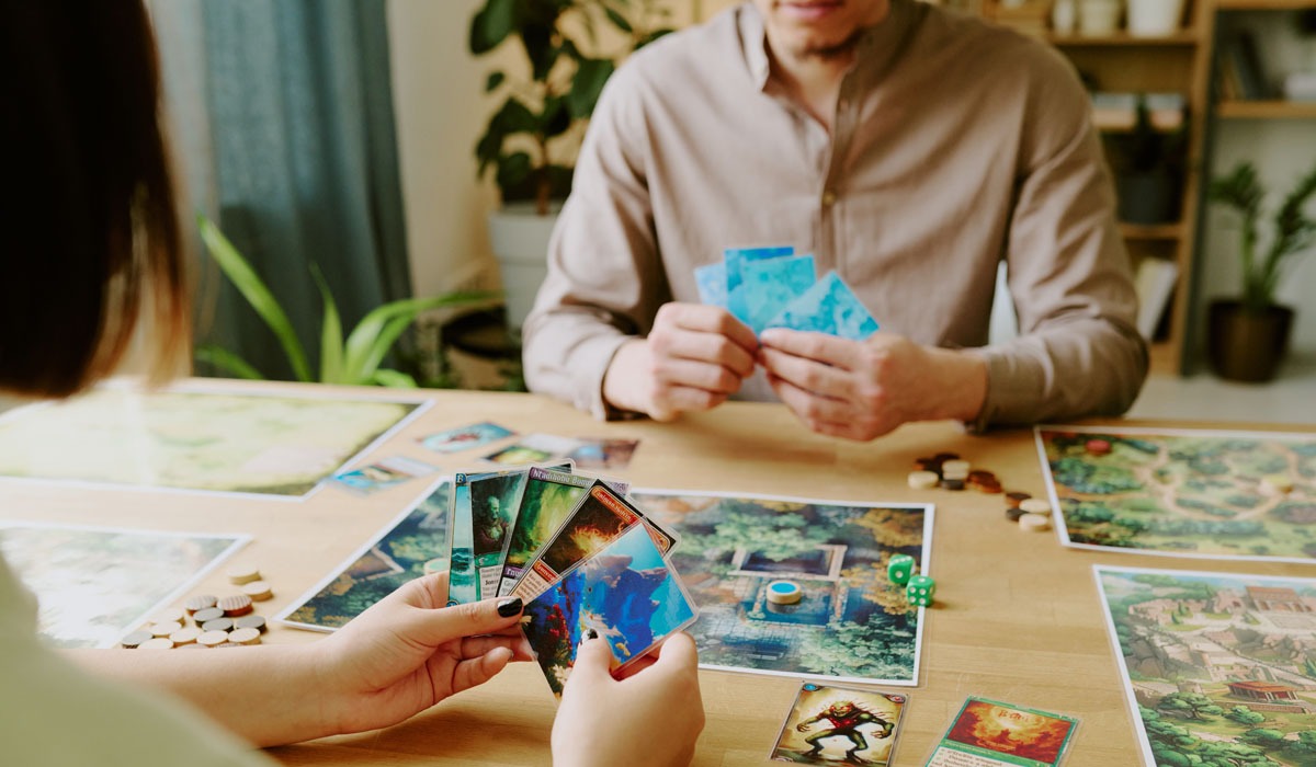 O efeito Balatro e a explosão dos roguelikes de deckbuilding no mercado indie