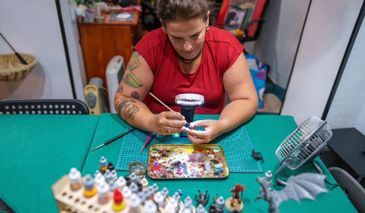 Pintura de miniaturas de videogames: a arte analógica que materializa os mundos digitais